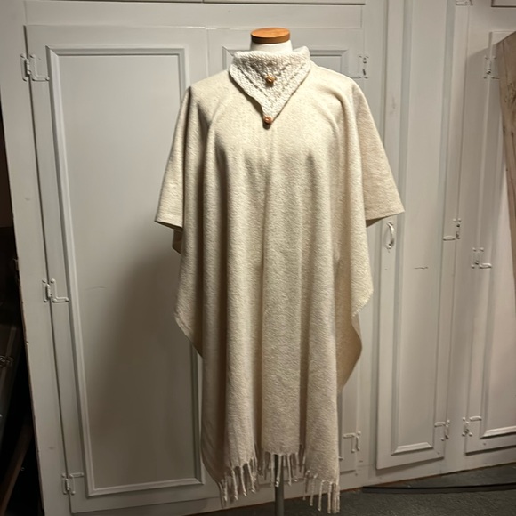 One Size Fits All Cream Wool Poncho - Picture 1 of 4